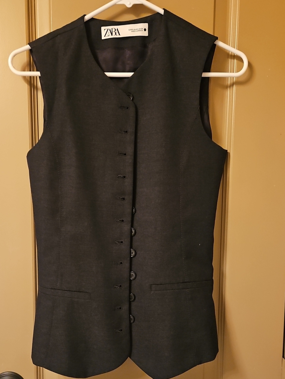 Zara Black Tailored Sleeveless Vest - Minimalist Button Front